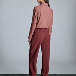 Pantalón Alba Conde 5501-124-41 Fluido bajo ajustado granate - Imagen 2