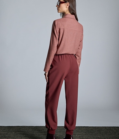 Pantalón Alba Conde 5501-124-41 Fluido bajo ajustado granate - Imagen 2