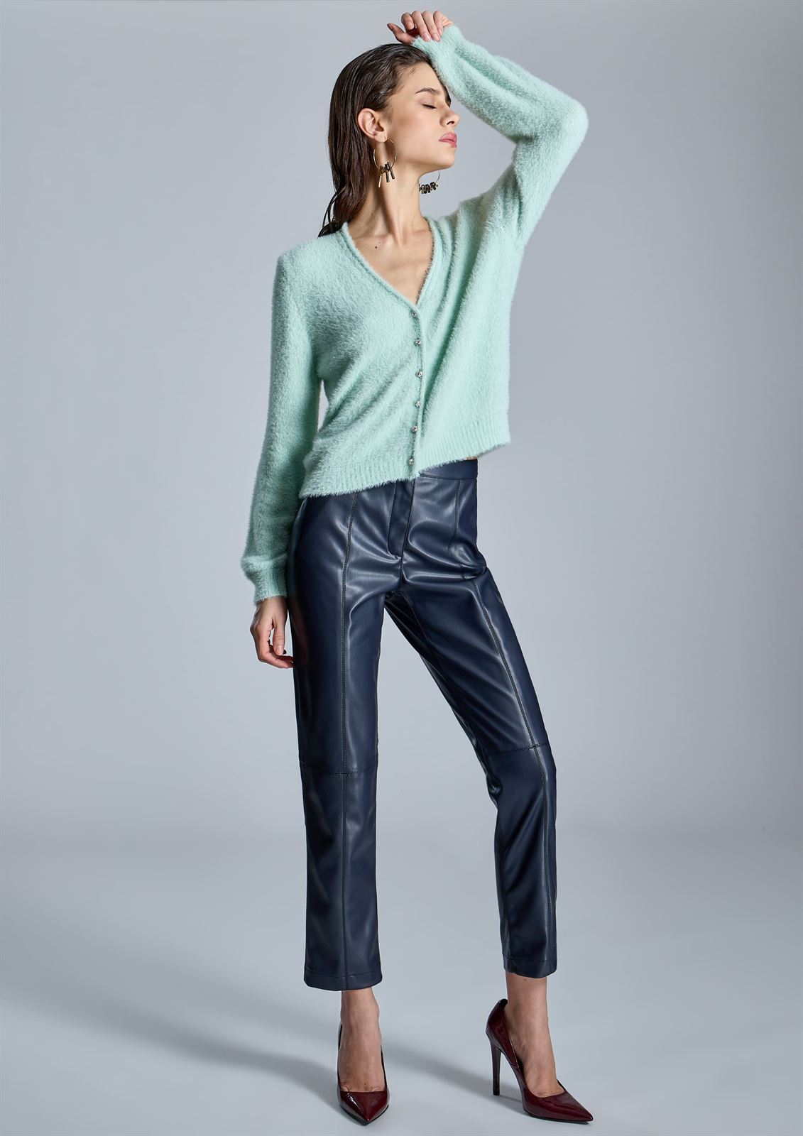Pantalón Alba Conde 5508-102-30 efecto piel azul marino - Imagen 1