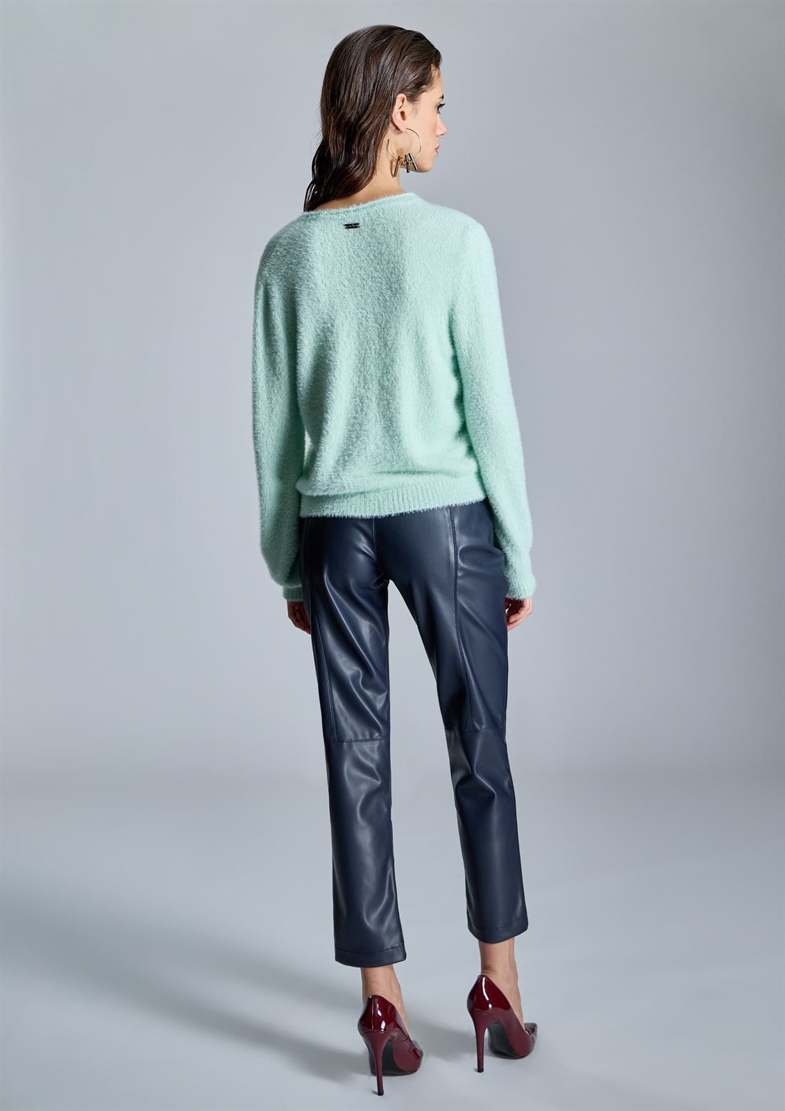 Pantalón Alba Conde 5508-102-30 efecto piel azul marino - Imagen 2