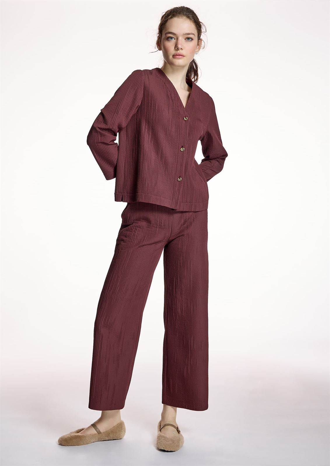 PANTALÓN ALBA CONDE 5510 PLISADO GRANATE - Imagen 1
