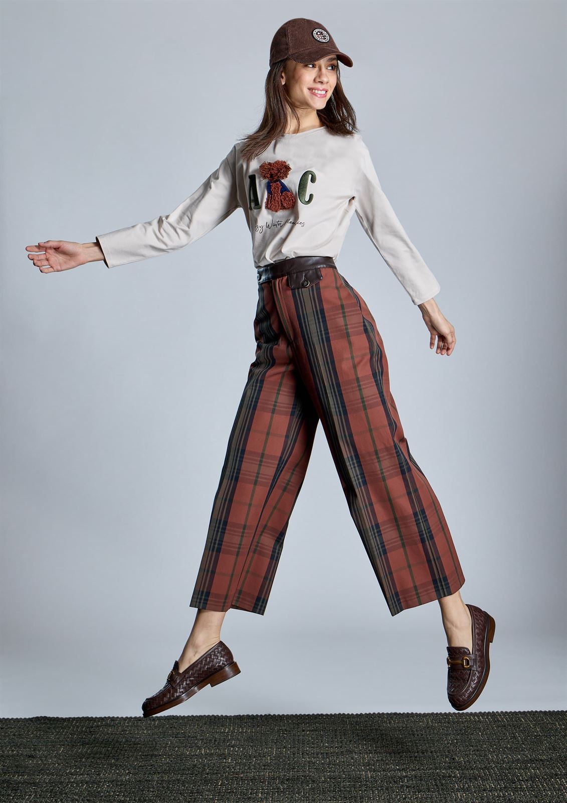 Pantalón Alba Conde 5570-381-81 Culotte de cuadros marrón - Imagen 1