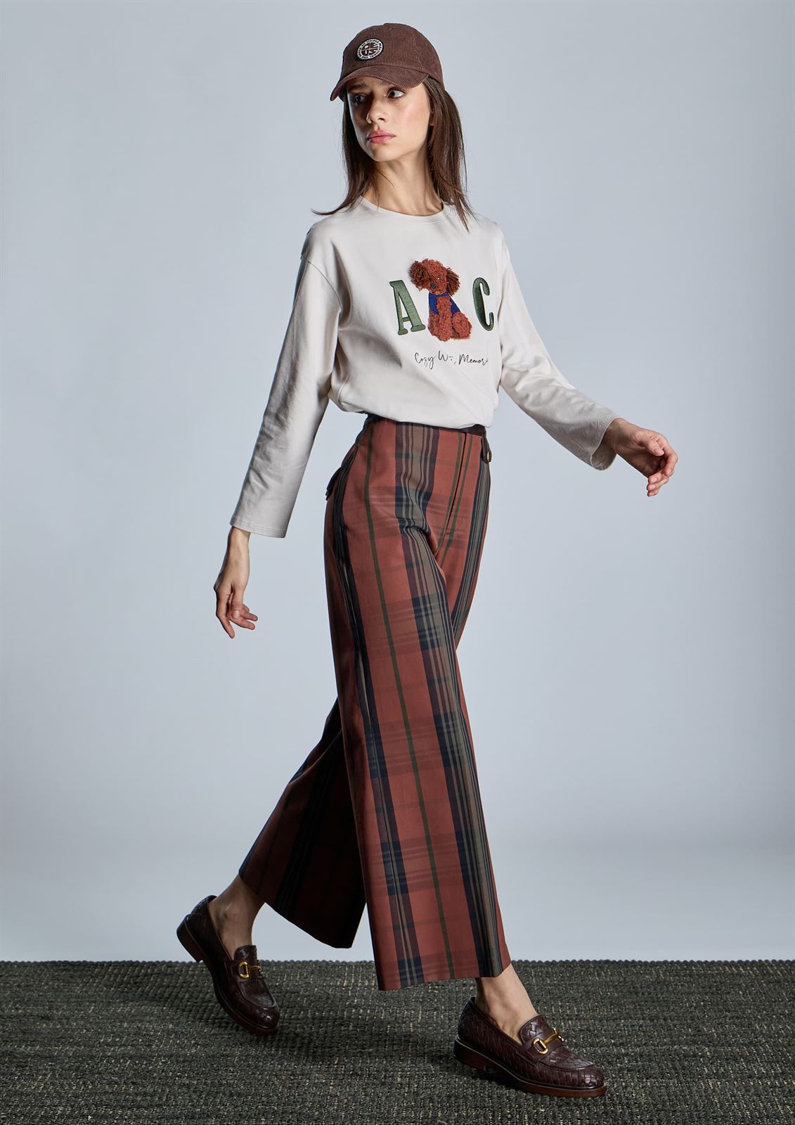 Pantalón Alba Conde 5570-381-81 Culotte de cuadros marrón - Imagen 2