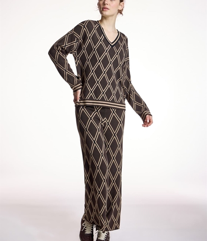 Pantalón Alba Conde 5849 DIBUJO ROMBO MARRÓN - Imagen 1