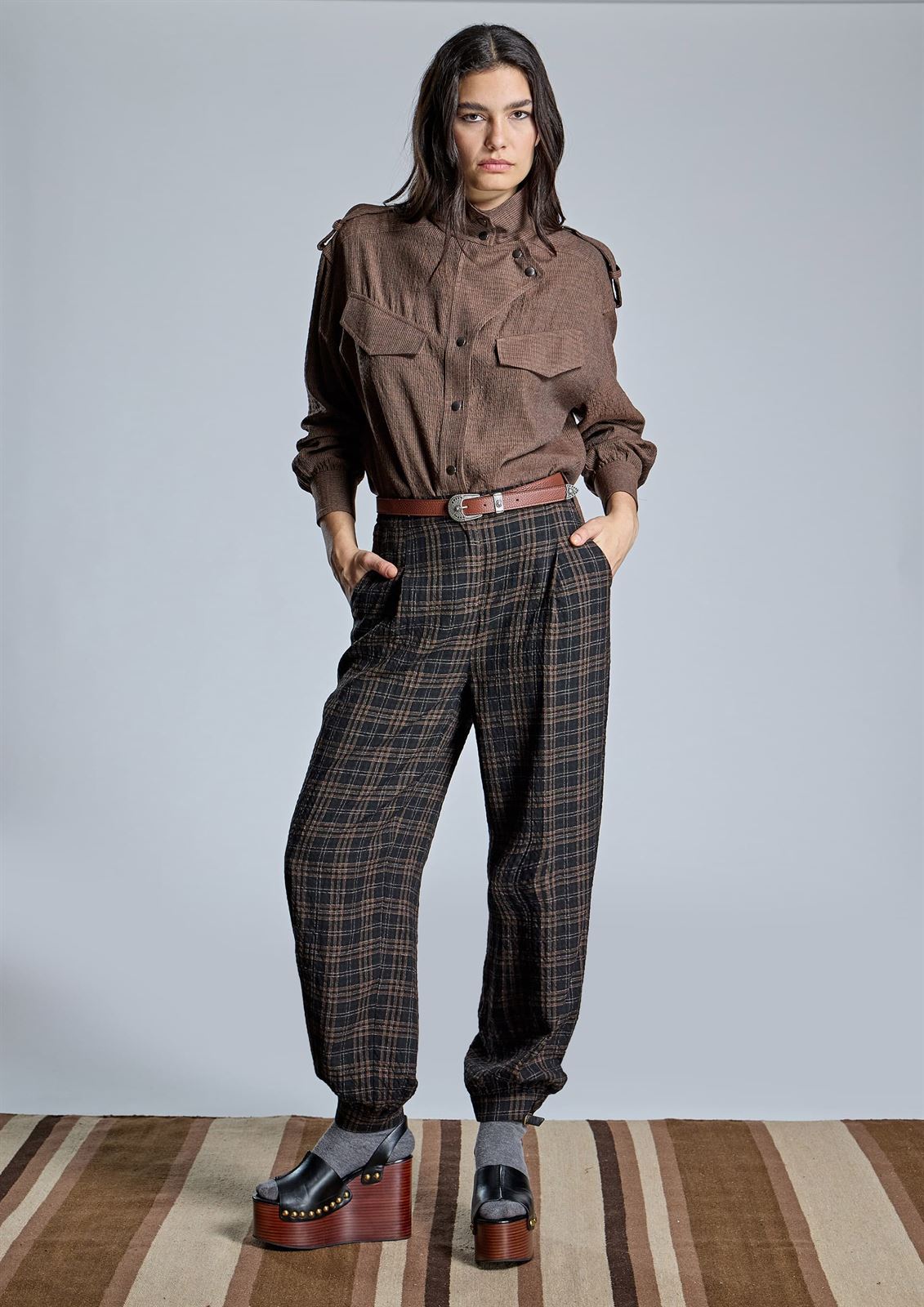 PANTALON Alba Conde   6506-425-20 JOGGER DE CUADROS - Imagen 1