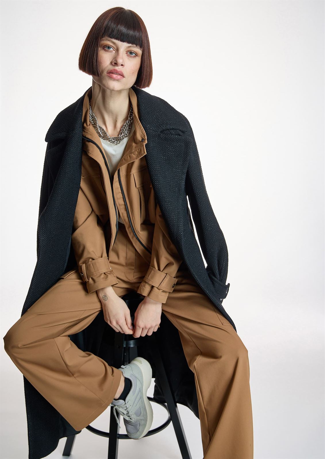 Pantalón Alba Conde 6507 camel estilo cargo - Imagen 4