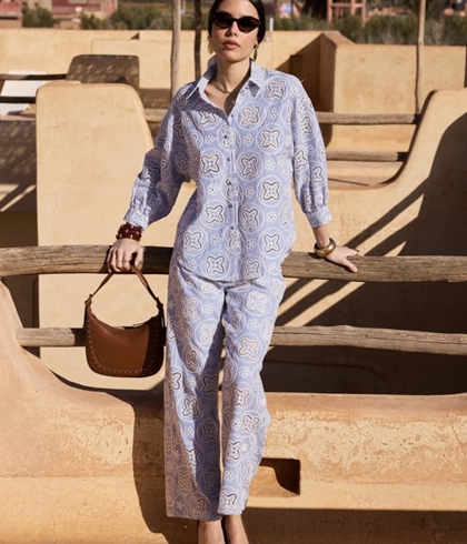 Pantalón Derhy BERTHEA con bordado inglés raya azul - Imagen 1