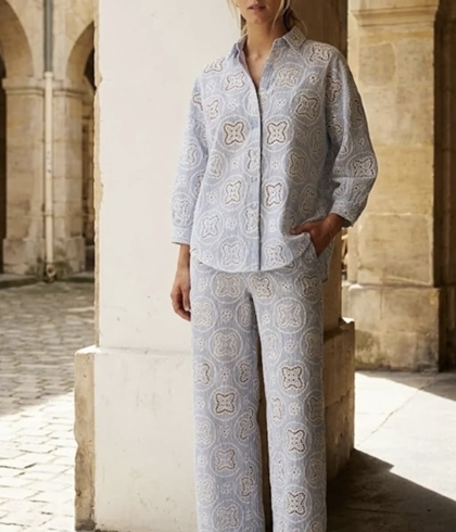 Pantalón Derhy BERTHEA con bordado inglés raya azul - Imagen 2