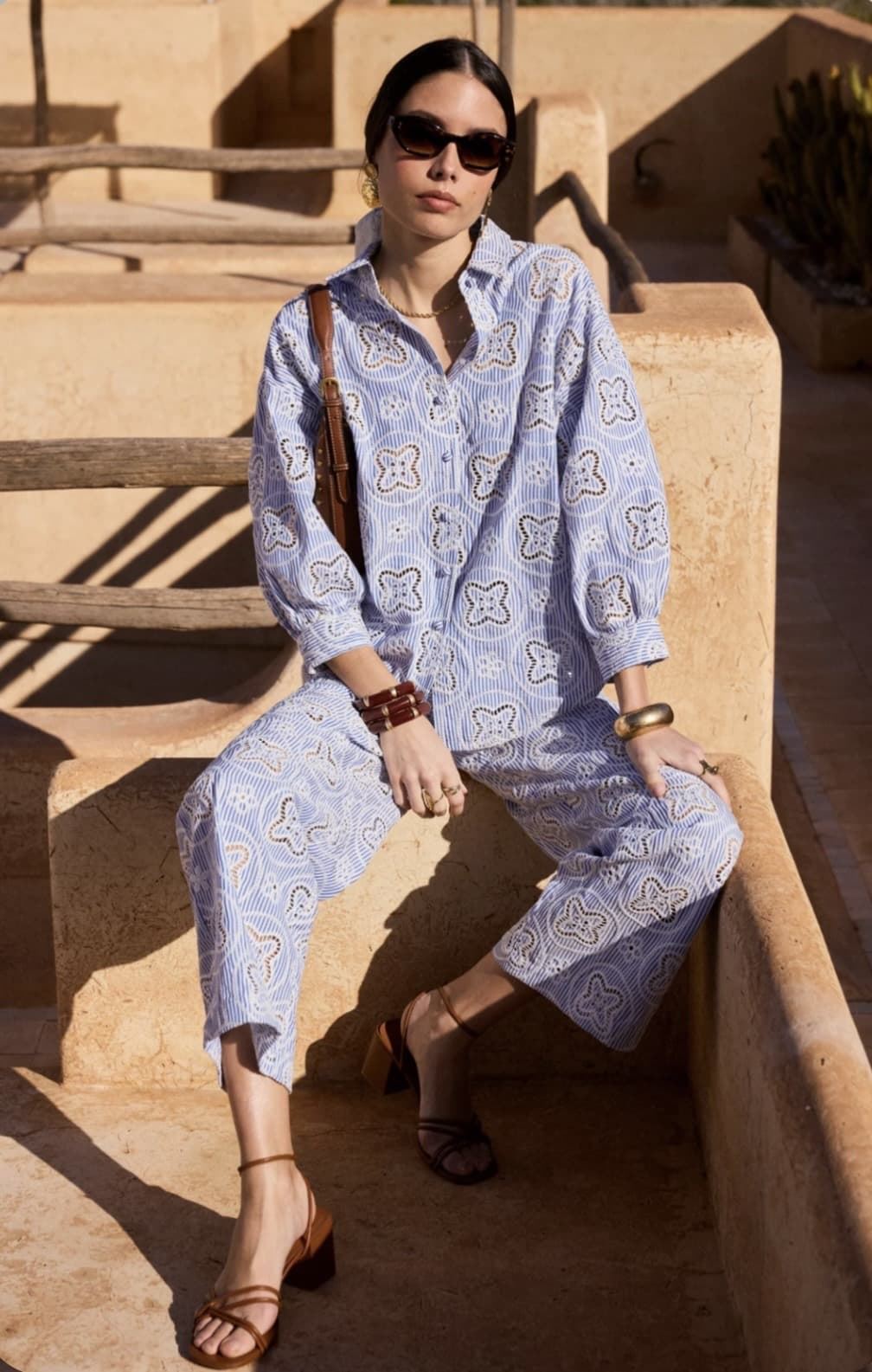 Pantalón Derhy BERTHEA con bordado inglés raya azul - Imagen 4