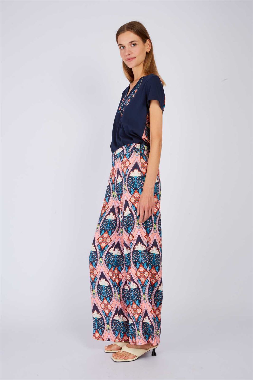 Pantalón Derhy DALILA ancho azules y rosas - Imagen 4
