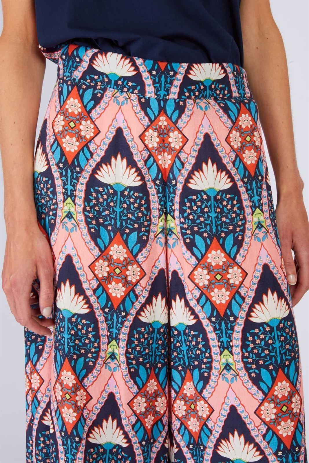 Pantalón Derhy DALILA ancho azules y rosas - Imagen 5