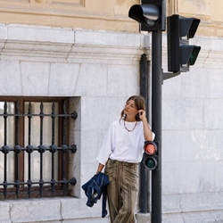 PANTALÓN Indi & Cold  AD111 CARROT RAYAS KHAKI - Imagen 1
