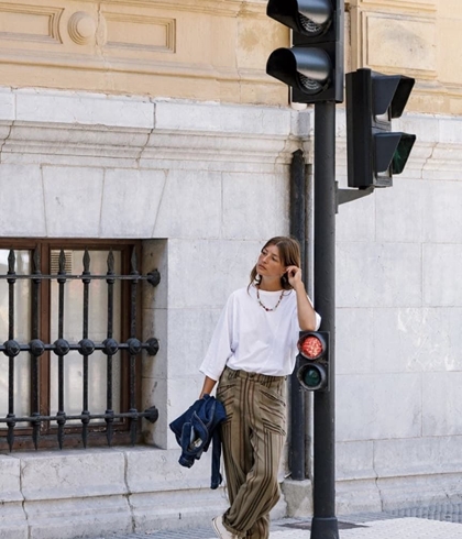 PANTALÓN Indi & Cold  AD111 CARROT RAYAS KHAKI - Imagen 1