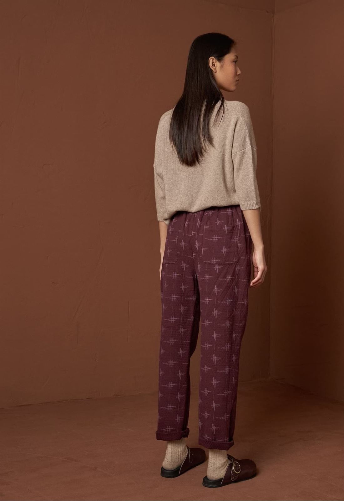 PANTALÓN Indi & Cold AD182  Jaquard granate - Imagen 3