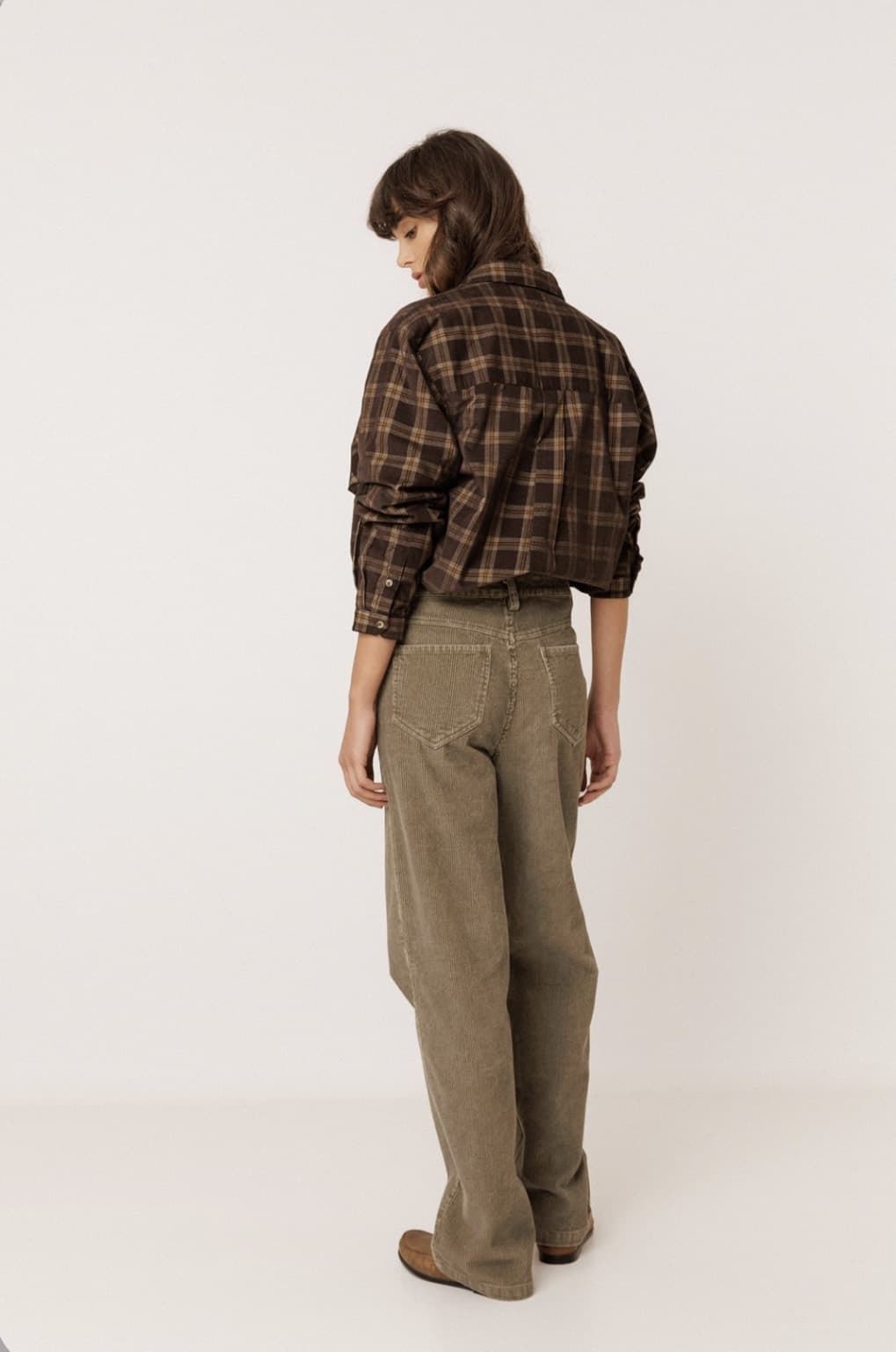 PANTALÓN Indi & Cold REF. MI316 engomado Micropana cuadros chocolate - Imagen 1