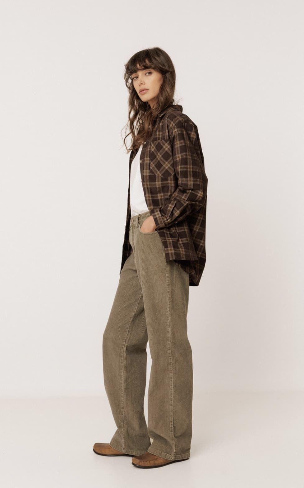PANTALÓN Indi & Cold REF. MI316 engomado Micropana cuadros chocolate - Imagen 6