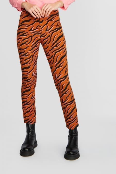 Pantalon minueto pitillo estampado etnico - Imagen 1