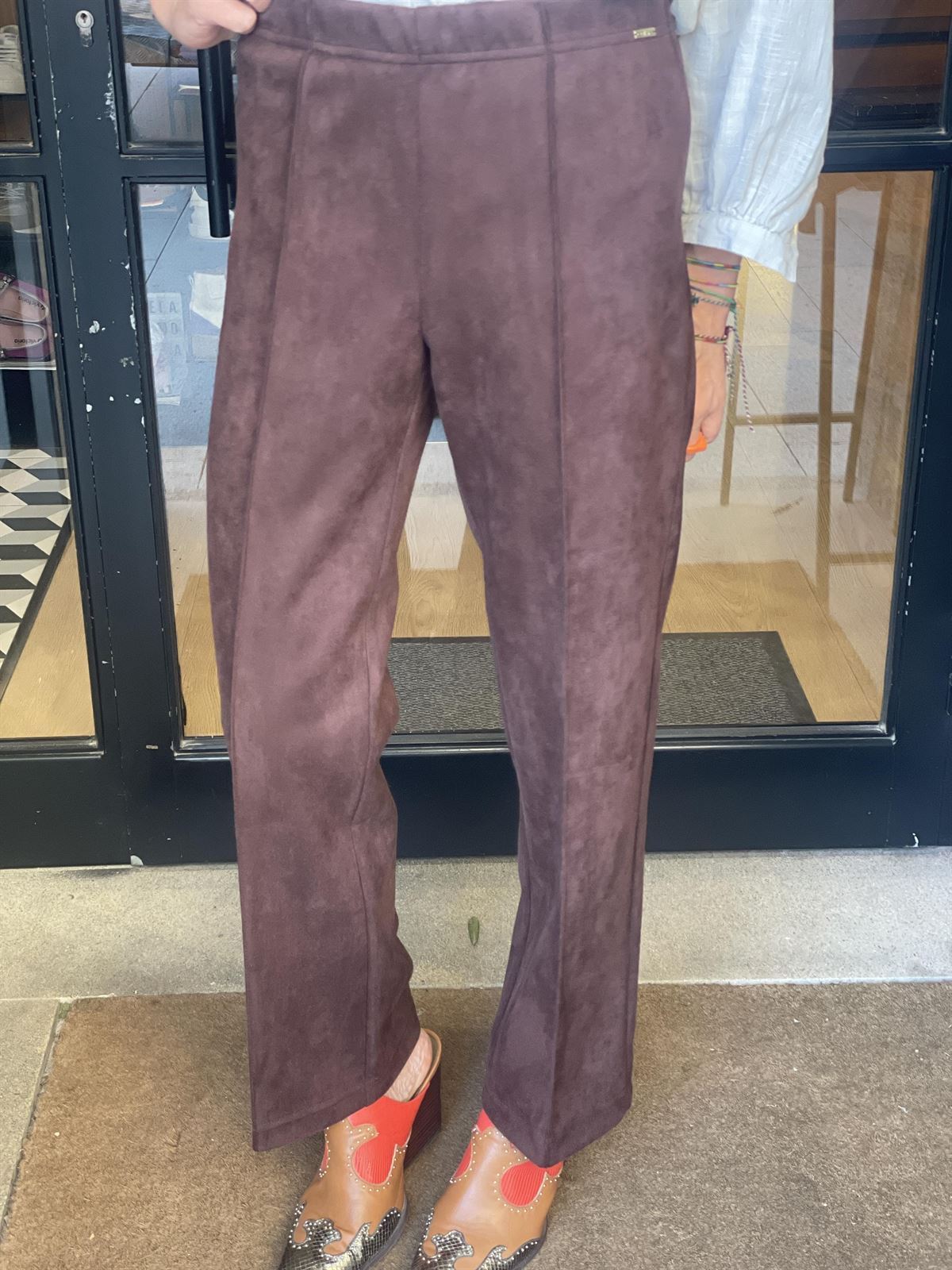 Pantalón OKY 1112 OSUNA efecto ante marón chocolate - Imagen 1