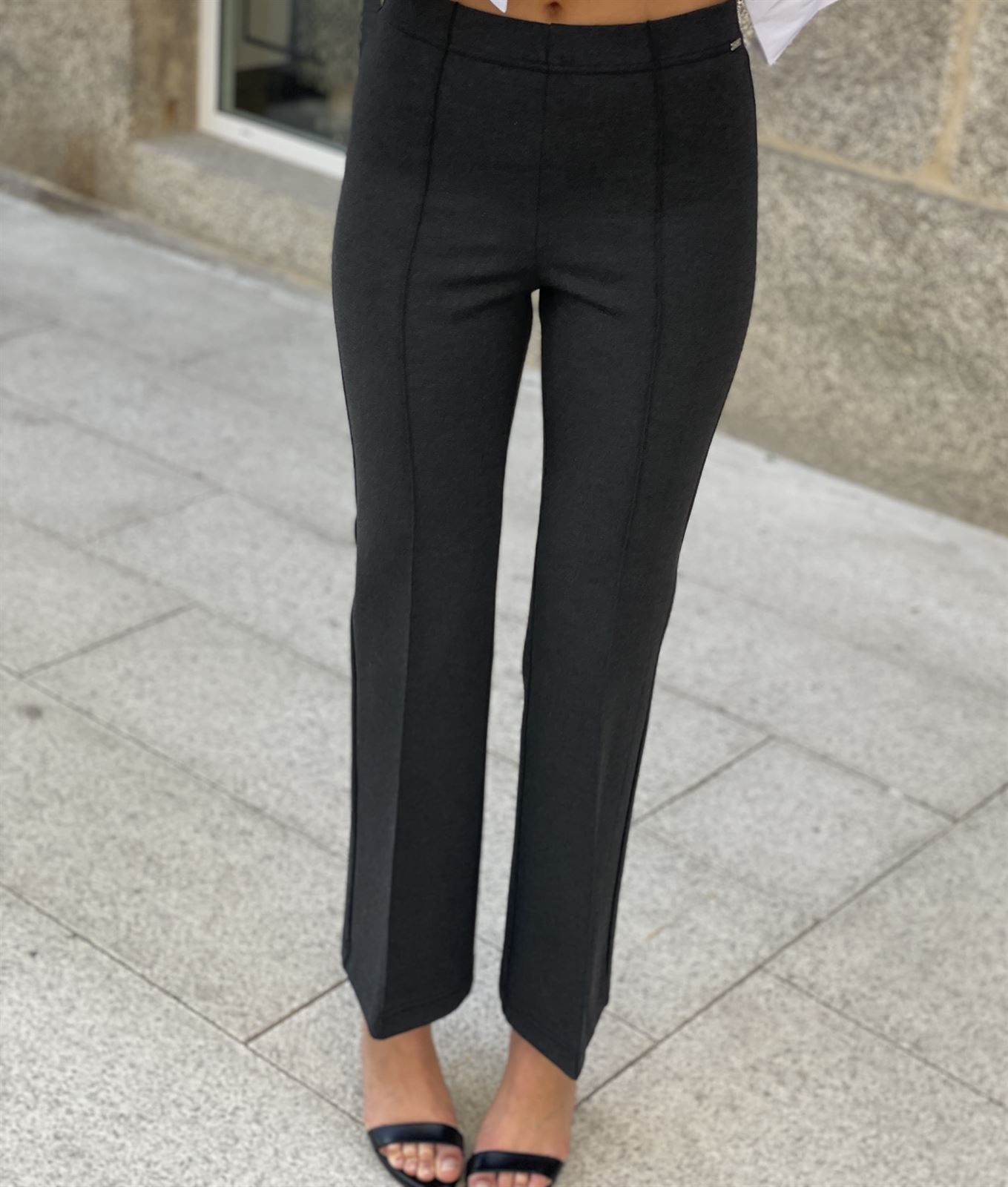 Pantalón OKY Hollie 1157 Punto Roma gris marengo - Imagen 3