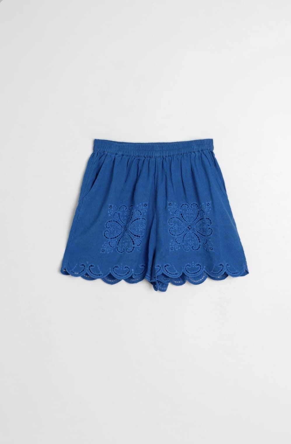 Pantalón short Indi & Cold KI 177 BAJO BORDADO ondas azul británico - Imagen 7