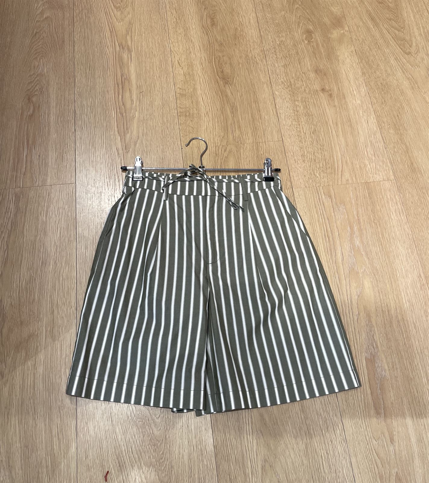 Pantalón short YERSE 44832 popelin rayas verdes - Imagen 1