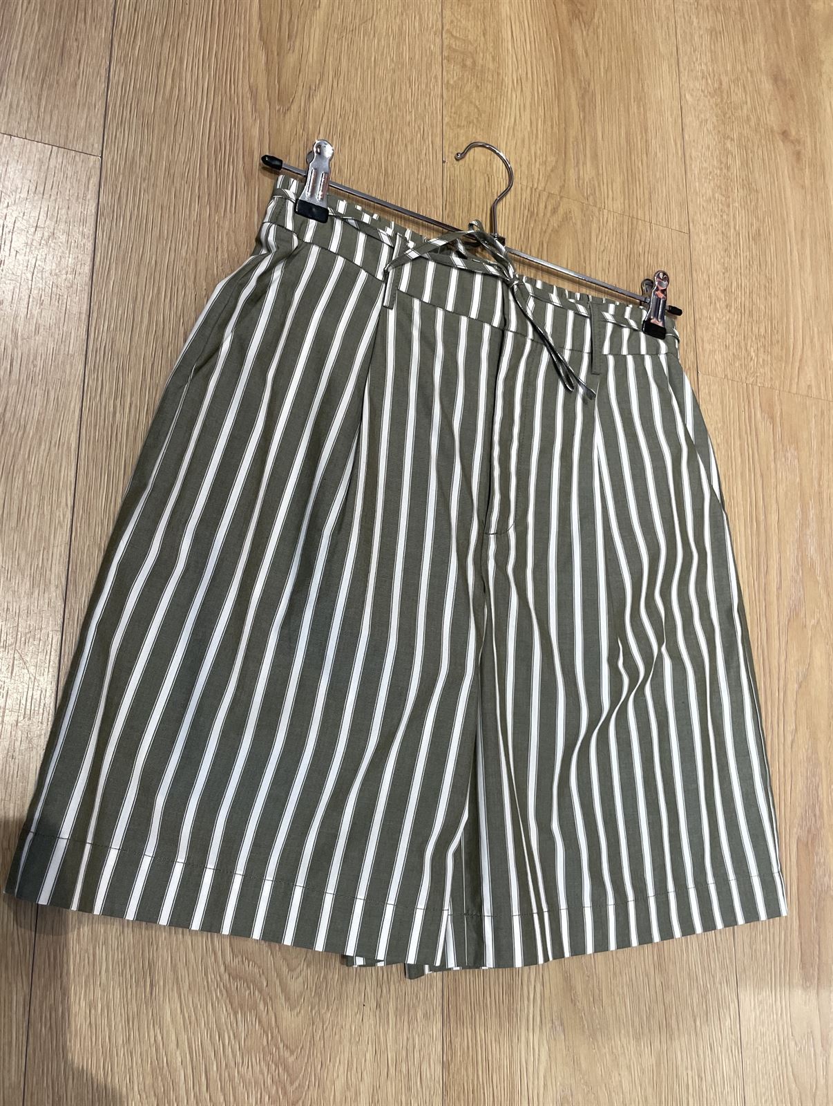 Pantalón short YERSE 44832 popelin rayas verdes - Imagen 2