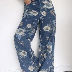 Pantalón vaquero estampado floral azules - Imagen 2