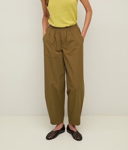 Pantalón YERSE 44874  POPELÍN botón en bajo hunter green - Imagen 2