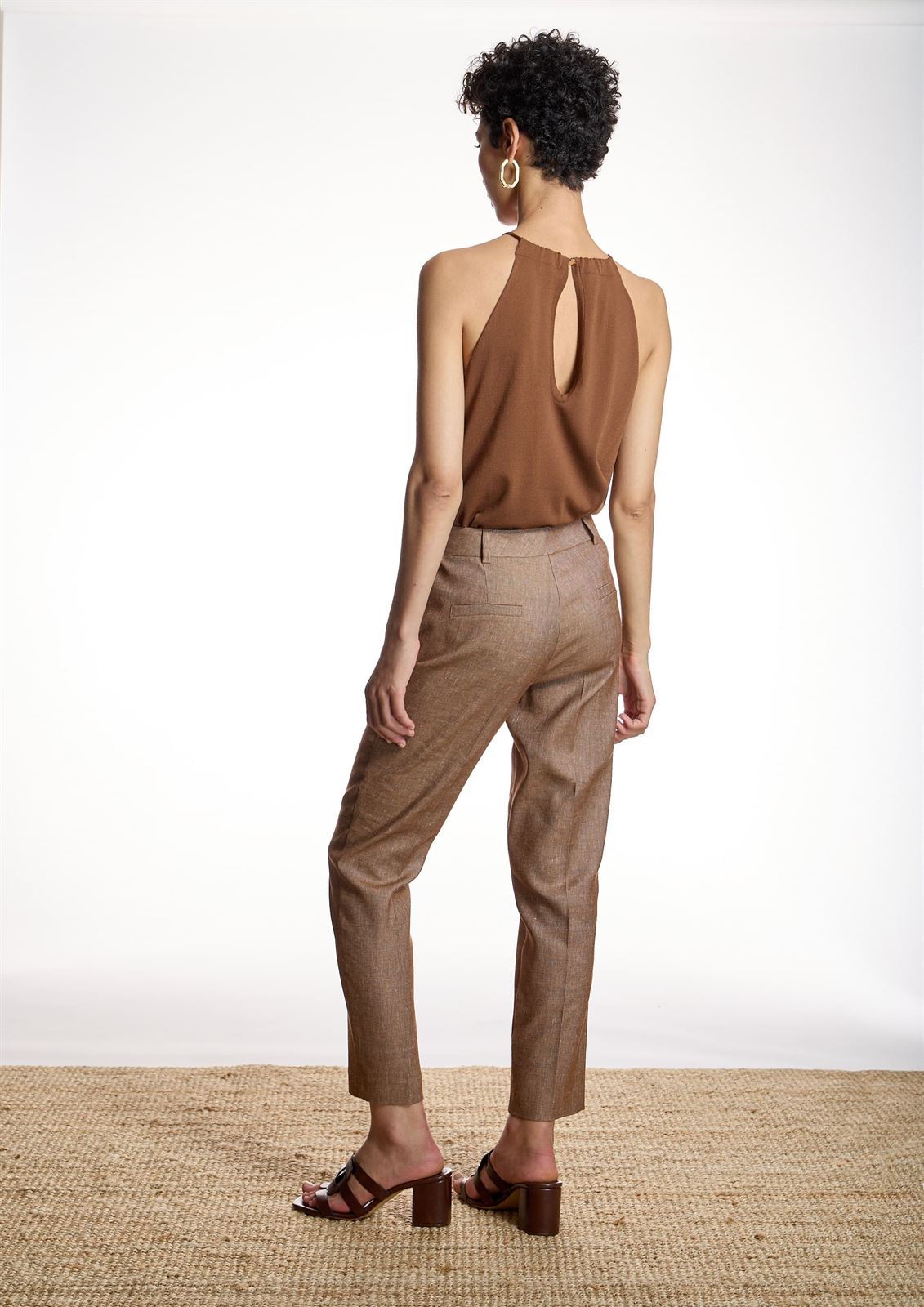 Pantalónbásico Alba Conde 1561-110-37  recto lino marrón - Imagen 2
