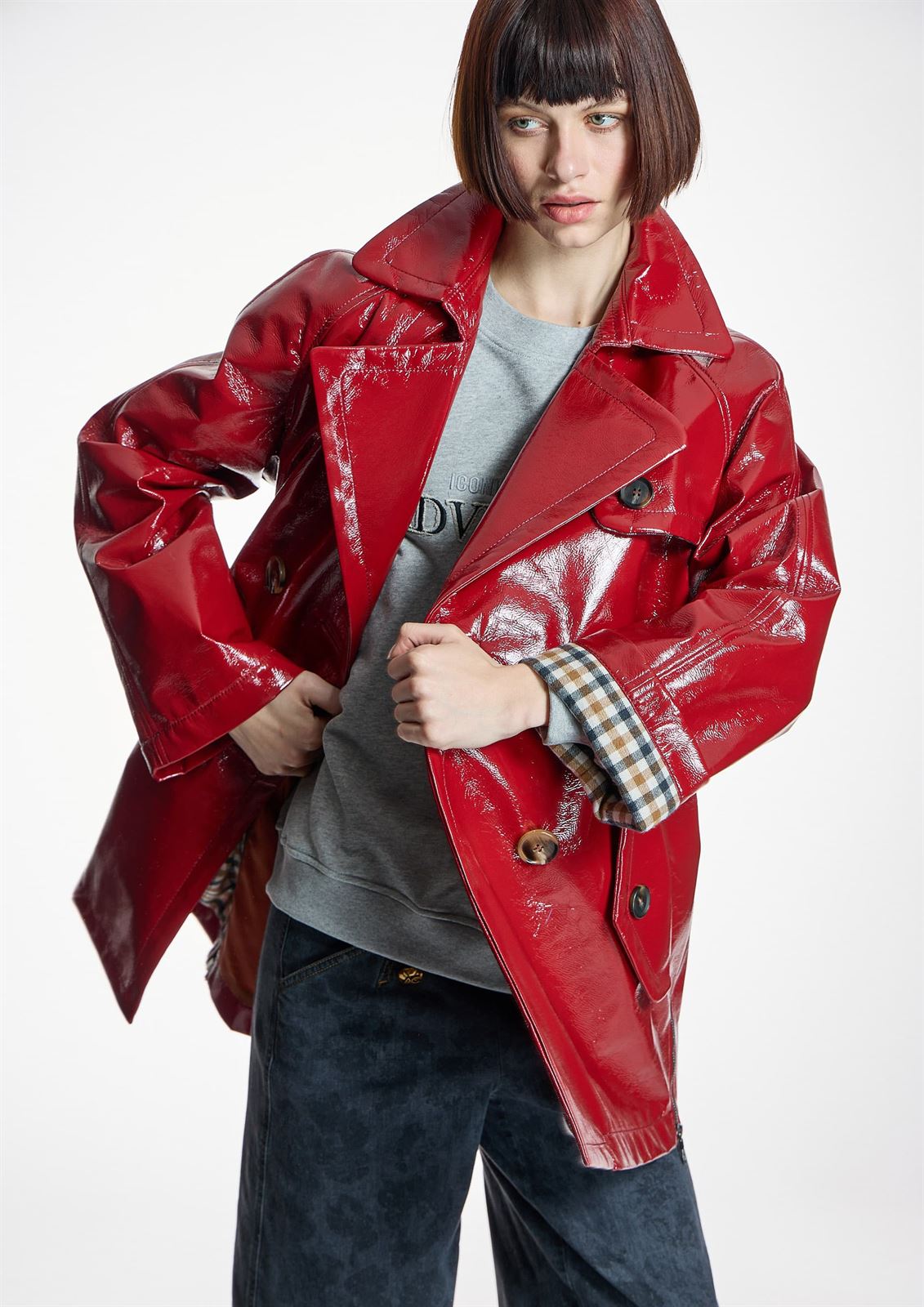 PARKA ALBA CONDE 6671 OVERSIZE ROJA EFECTO CHAROL - Imagen 2