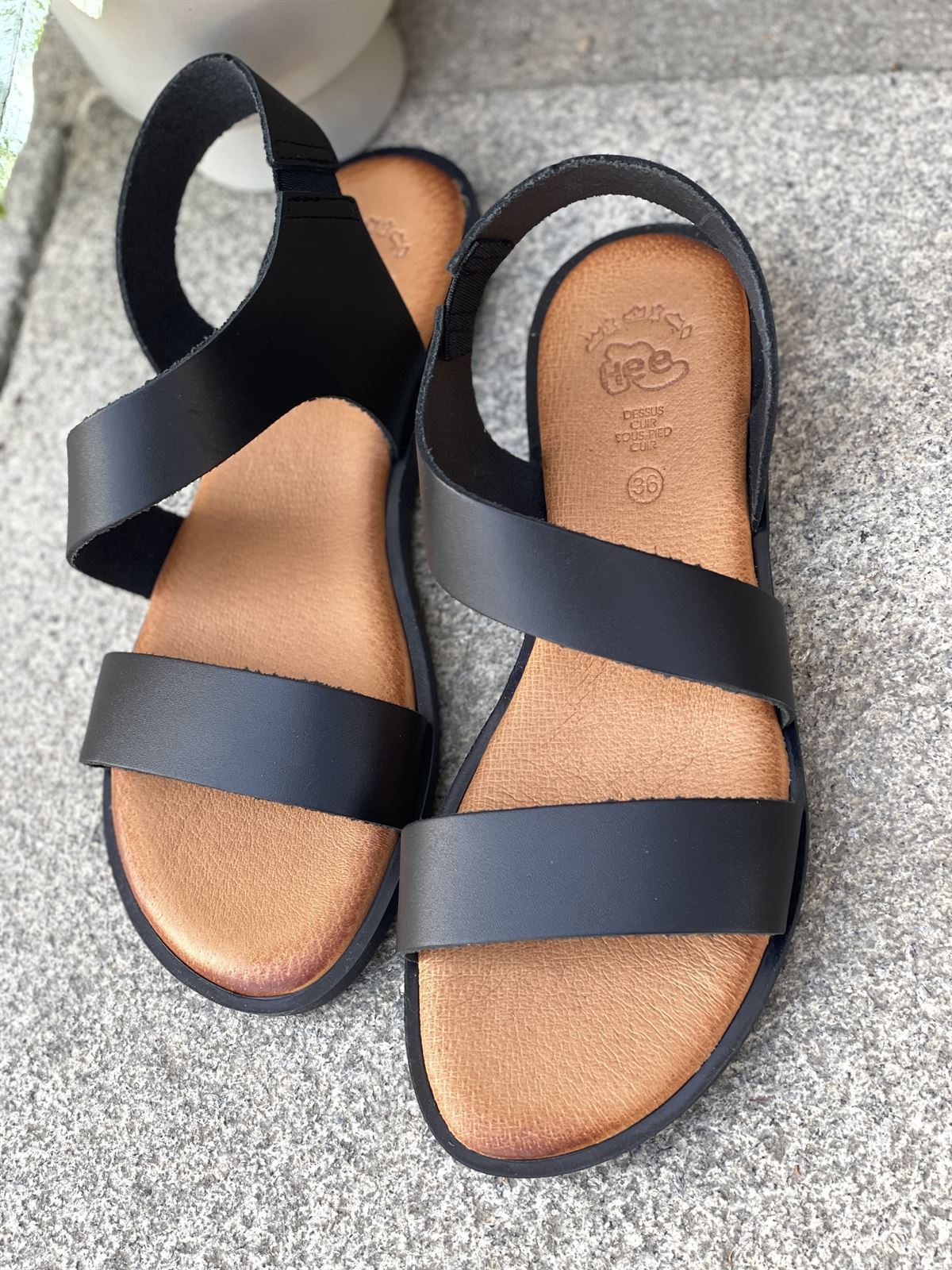 Sandalia 25362 HEEE SHOES tiras cruzadas vaquetilla cuero negro - Imagen 1