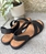 Sandalia 25362 HEEE SHOES tiras cruzadas vaquetilla cuero negro - Imagen 2