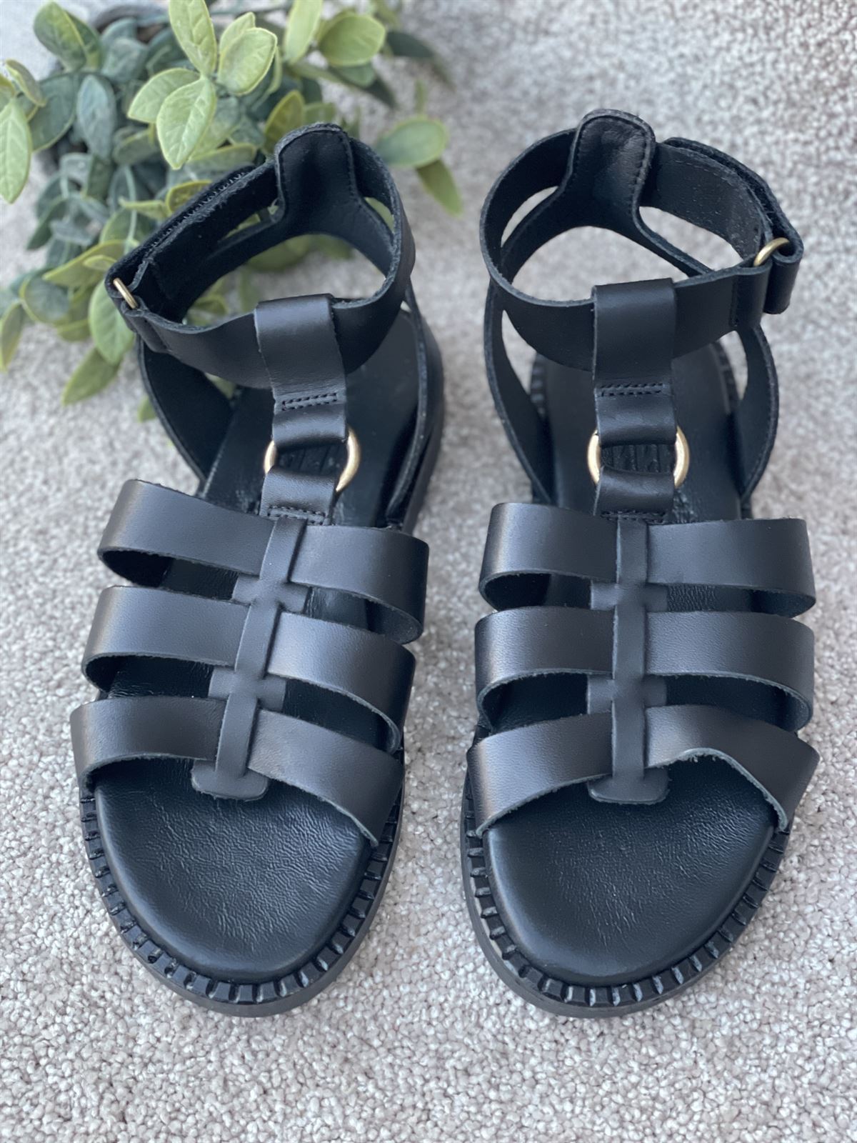 Sandalia 25392 HEE SHOES CONFY tiras vaquetilla negra - Imagen 4