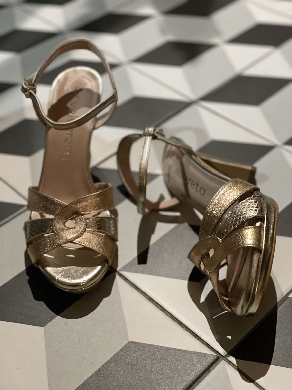 Sandalia Angari 50412 - MT KITTEN 3 TONOS METALIZADOS OROS - Imagen 1