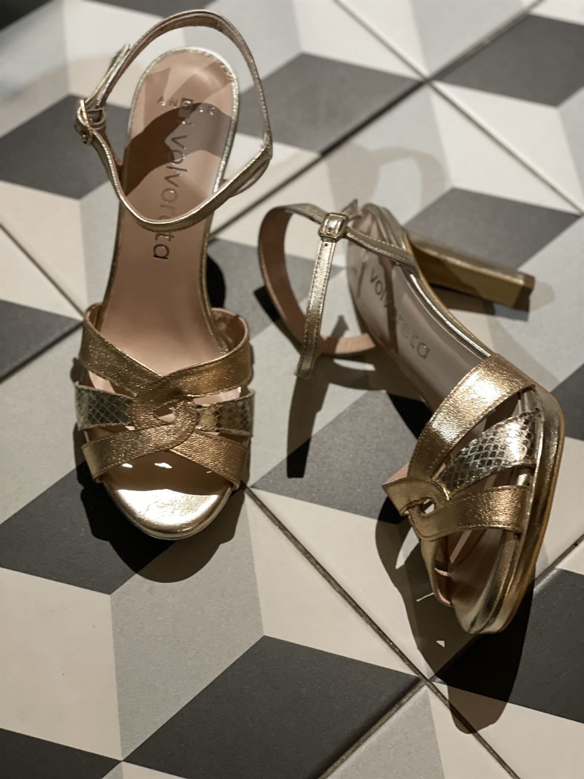 Sandalia Angari 50412 - MT KITTEN 3 TONOS METALIZADOS OROS - Imagen 2