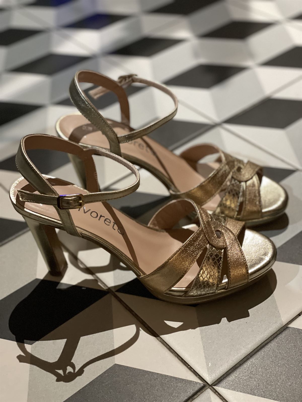 Sandalia Angari 50412 - MT KITTEN 3 TONOS METALIZADOS OROS - Imagen 3