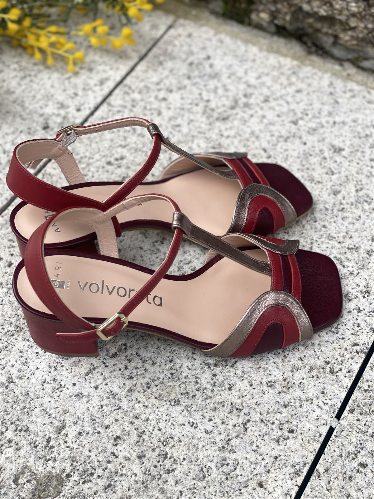 Sandalia Angari 52462 -MT FANNY granate tacón rojo - Imagen 2