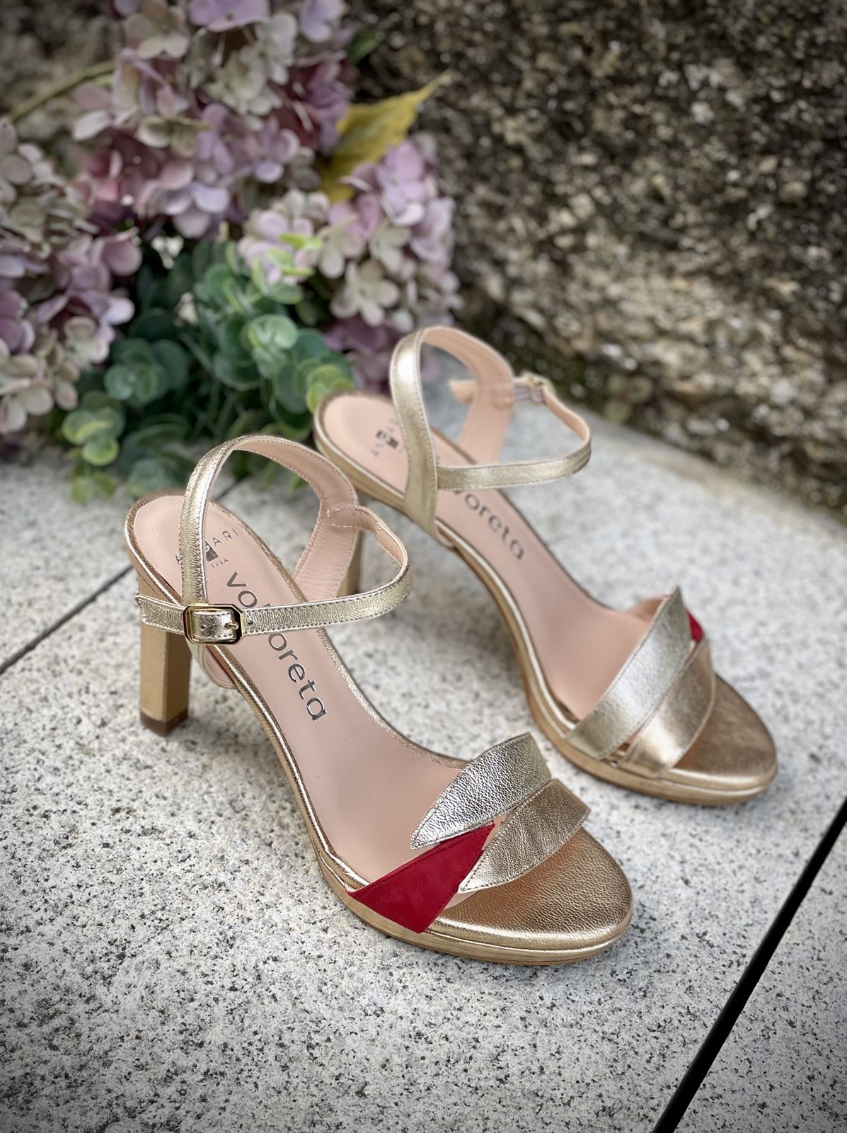 Sandalia Angari hojas dorado y rojo - Imagen 1