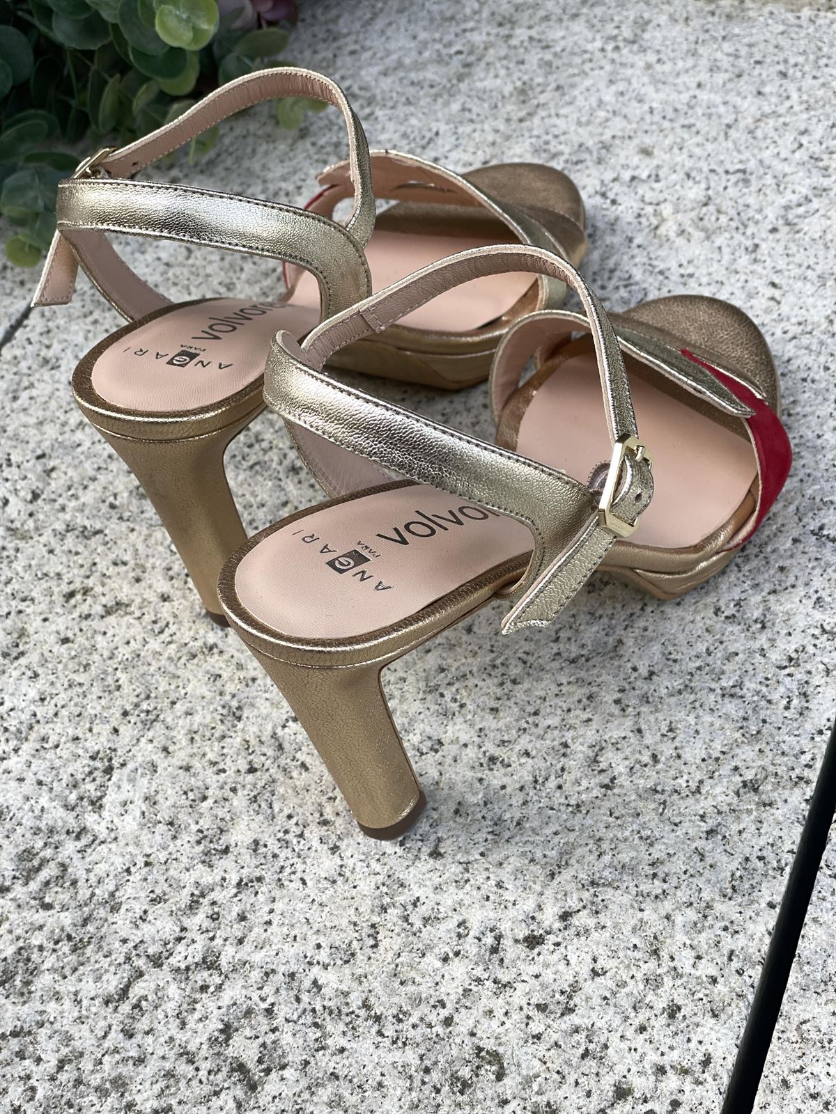 Sandalia Angari hojas dorado y rojo - Imagen 2