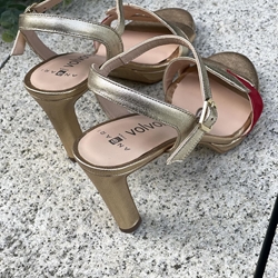 Sandalia Angari hojas dorado y rojo - Imagen 2