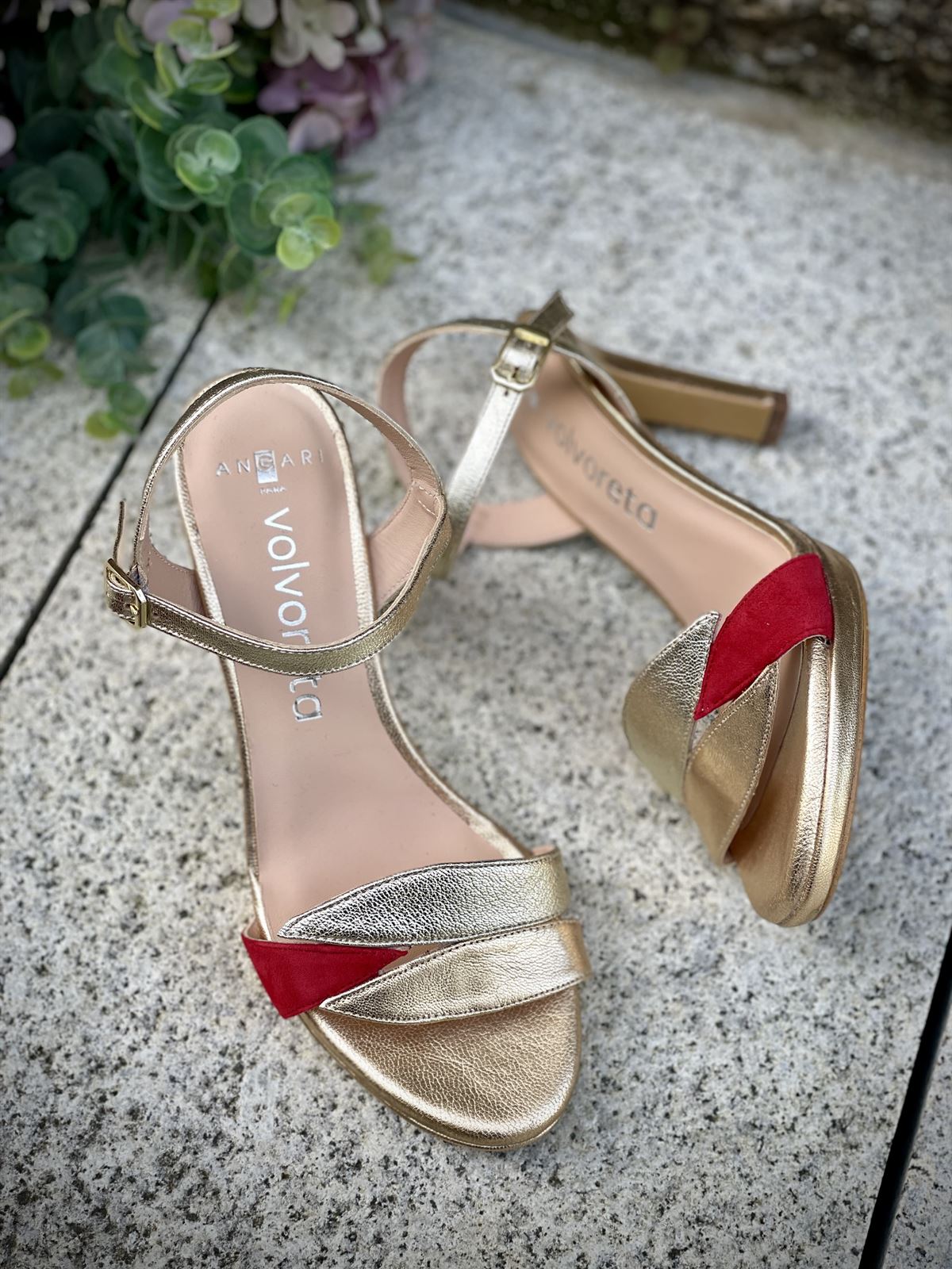 Sandalia Angari hojas dorado y rojo - Imagen 3