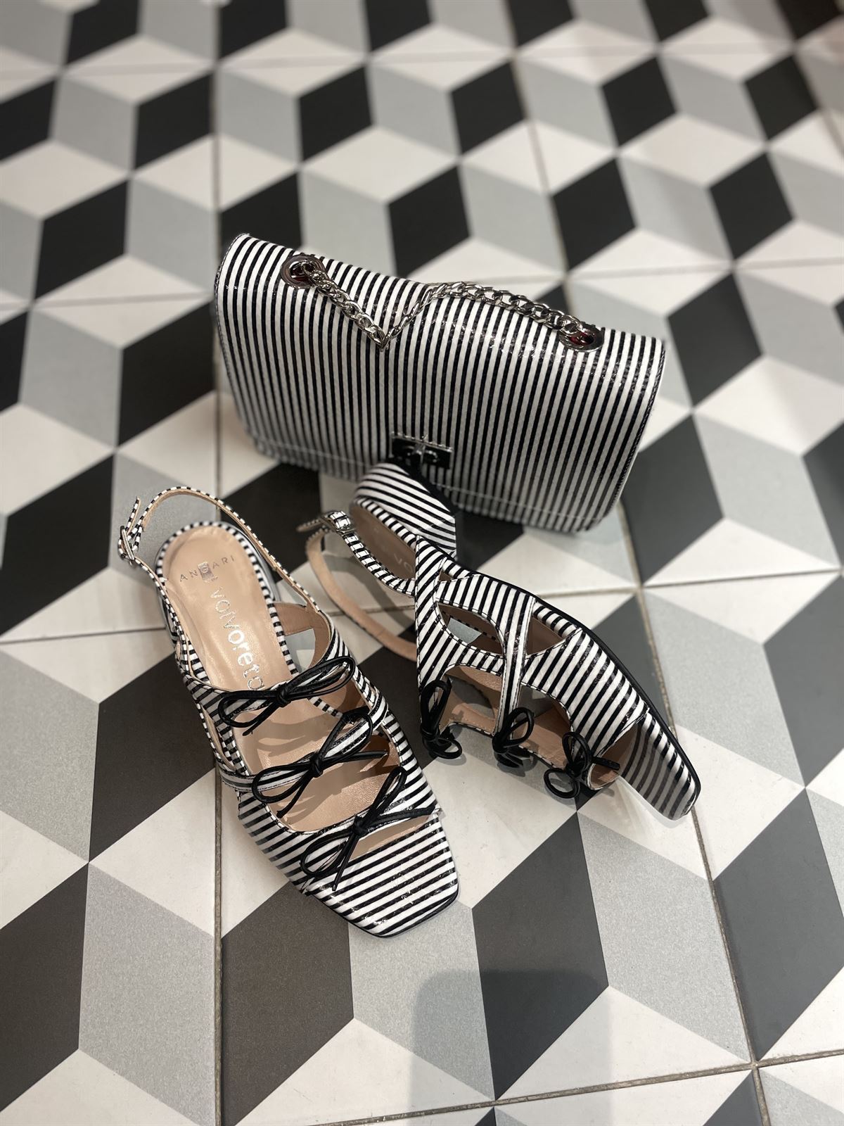 Sandalia Angari JA2 rayas lazos negros - Imagen 1