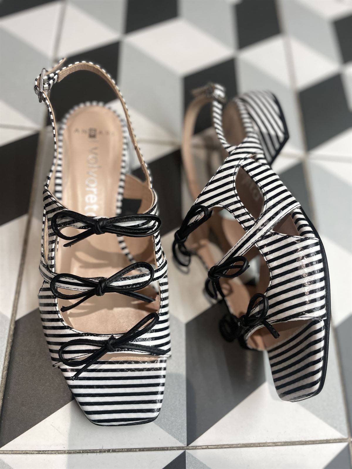 Sandalia Angari JA2 rayas lazos negros - Imagen 2