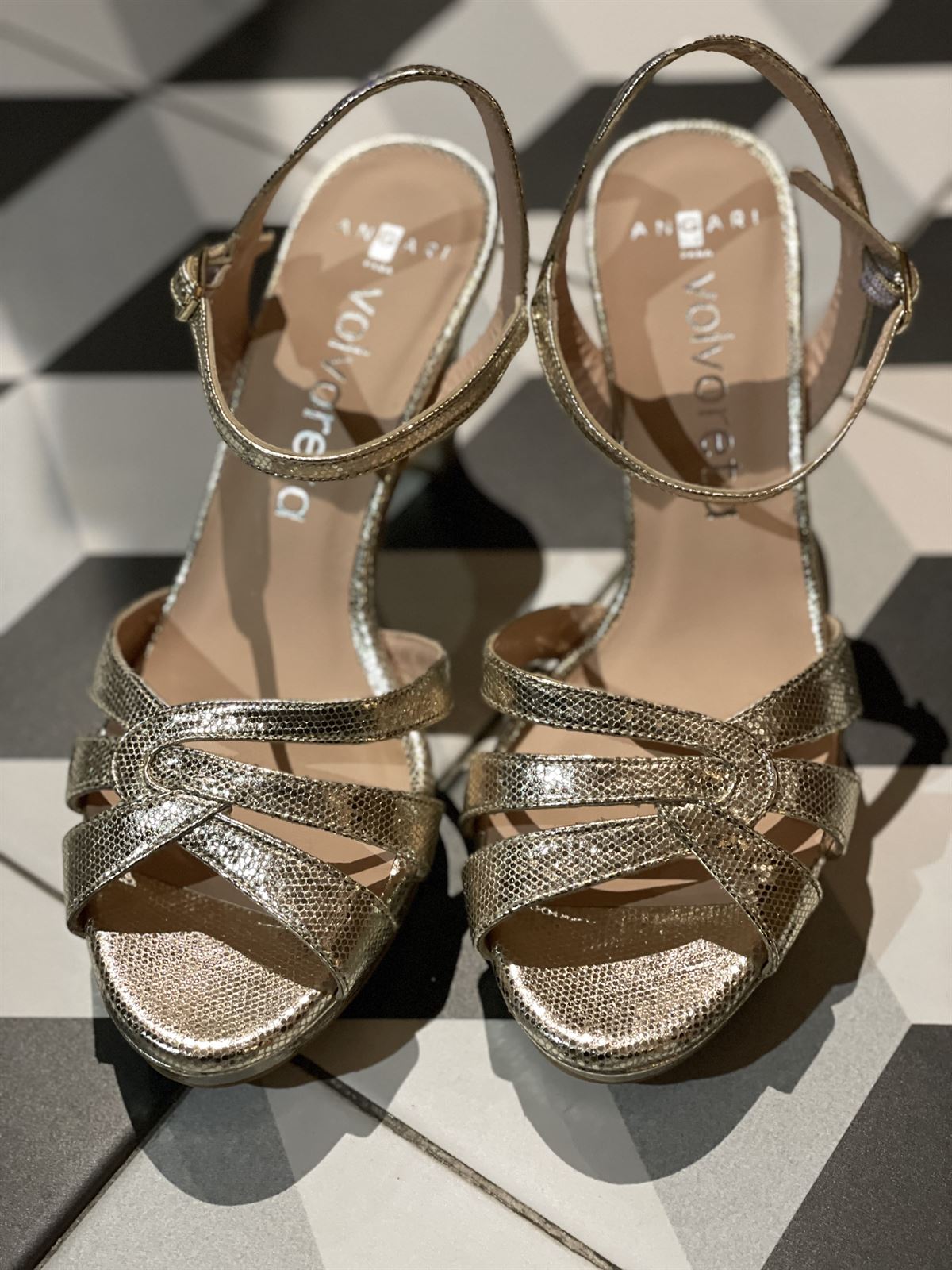 Sandalia Angari MAITE -75 escamas milos champan - Imagen 1