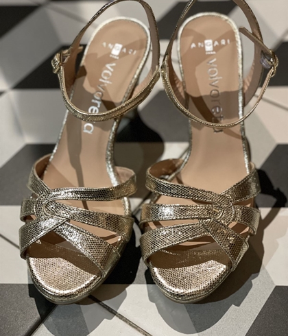 Sandalia Angari MAITE -75 escamas milos champan - Imagen 1