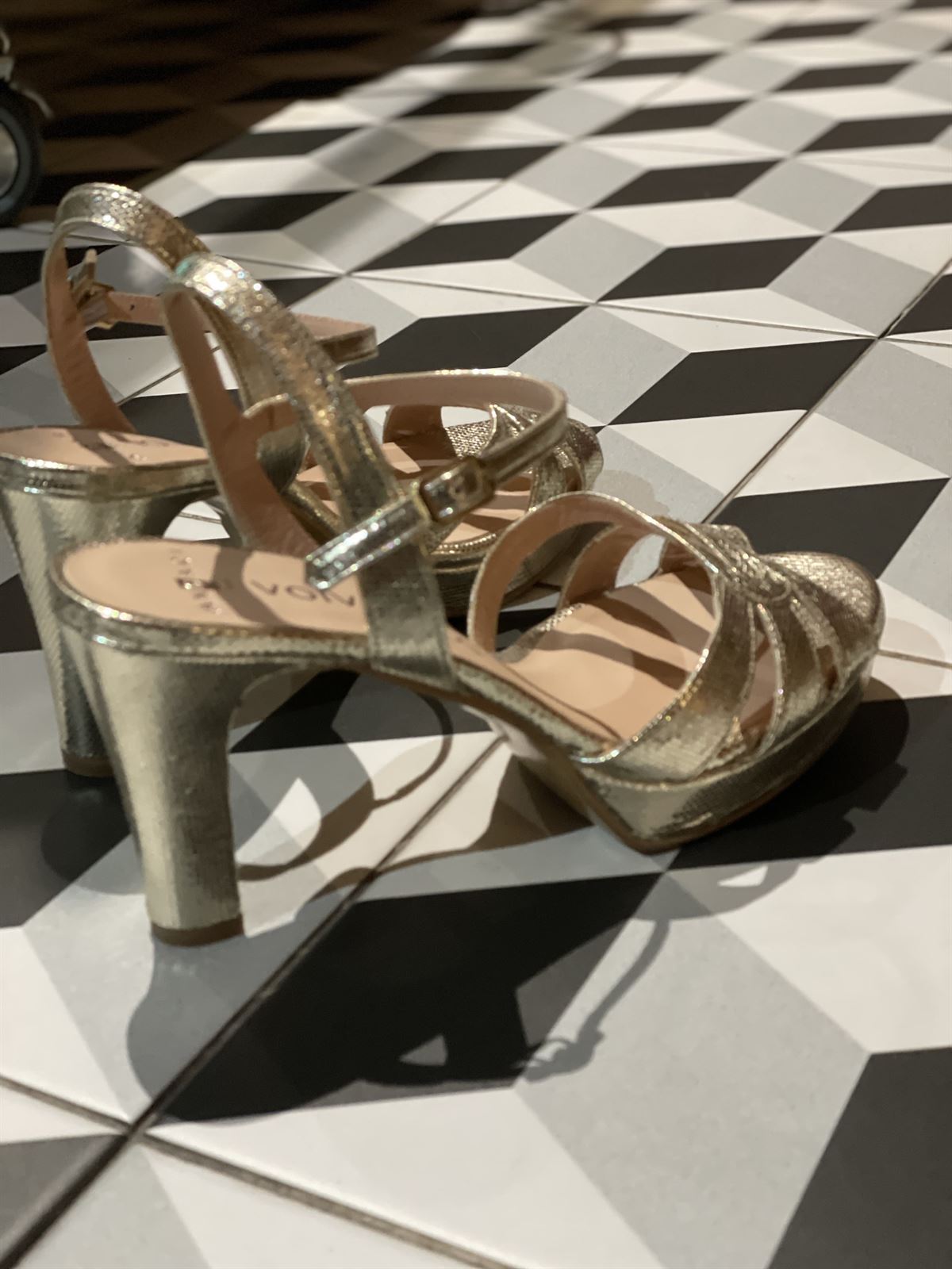 Sandalia Angari MAITE -75 escamas milos champan - Imagen 2