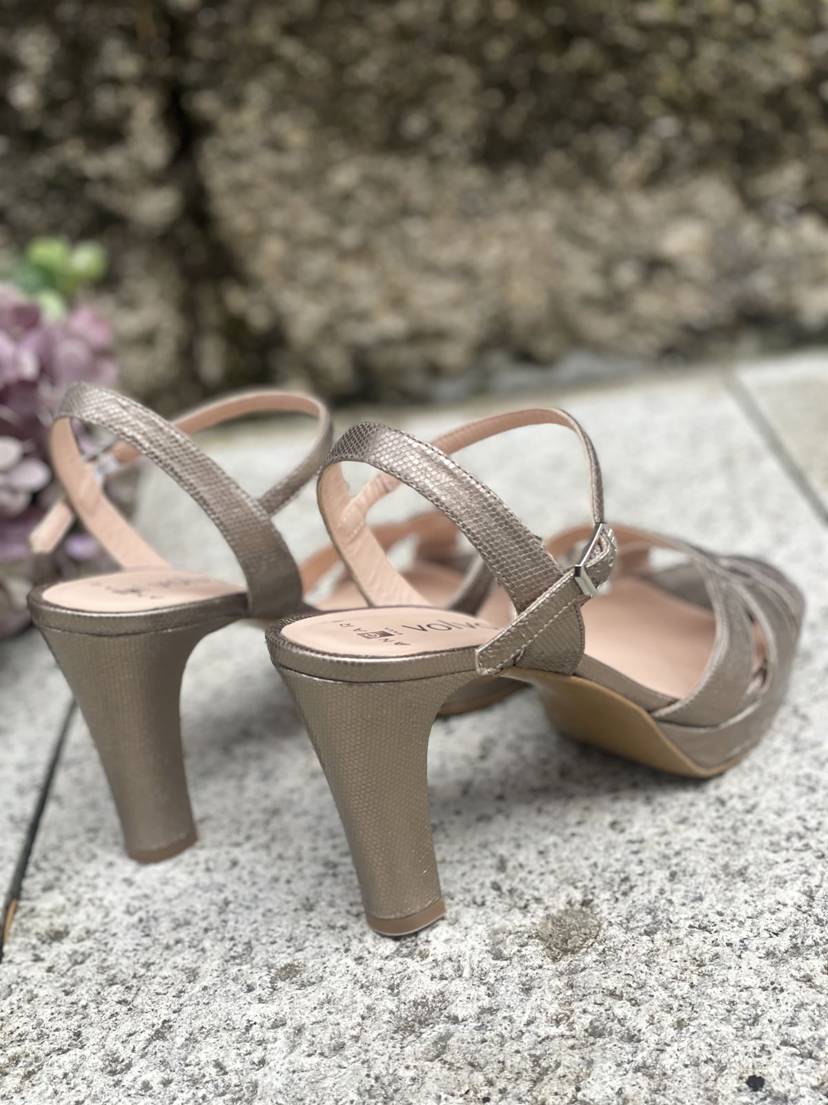 Sandalia Angari MAITE -75 milos stone bronce suave - Imagen 4