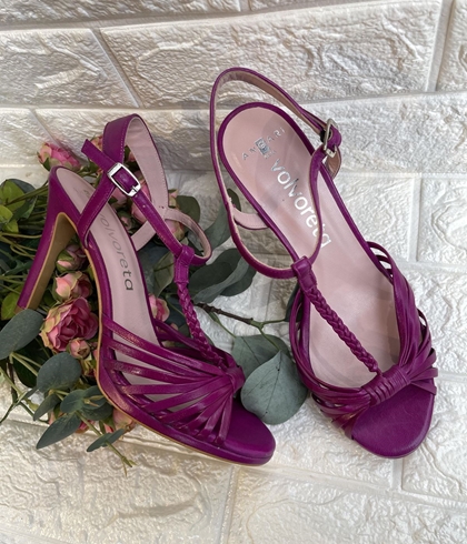 Sandalia Angari tacón nudo morada. - Imagen 1