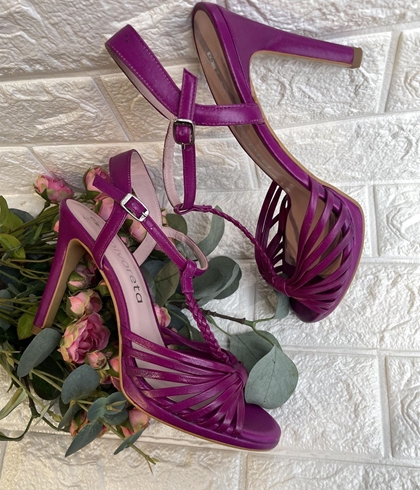 Sandalia Angari tacón nudo morada. - Imagen 2
