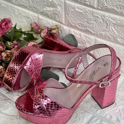 Sandalia Angari tacón Plataforma laminado rosa. - Imagen 2